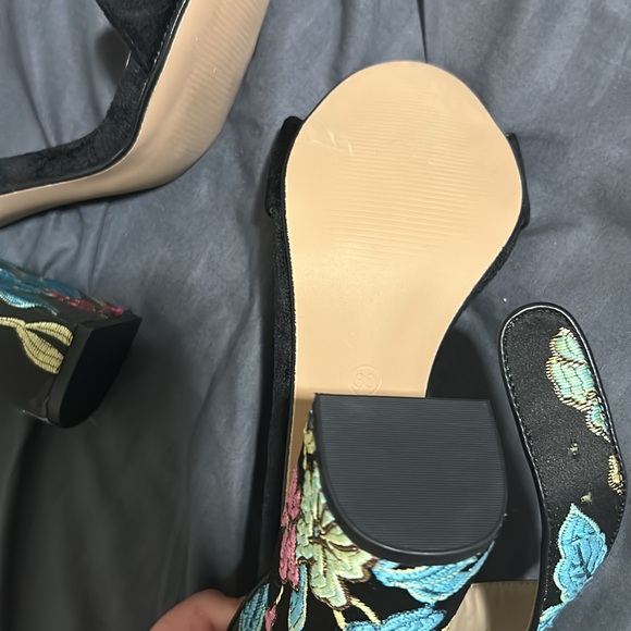 NEW” Suede shoes with Anna Fiel embroidery size 38 - Picture 3 of 4